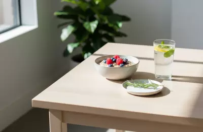 Bol de flocons d'avoine et fruits rouges, petit-déjeuner à IG bas pour réguler la glycémie.